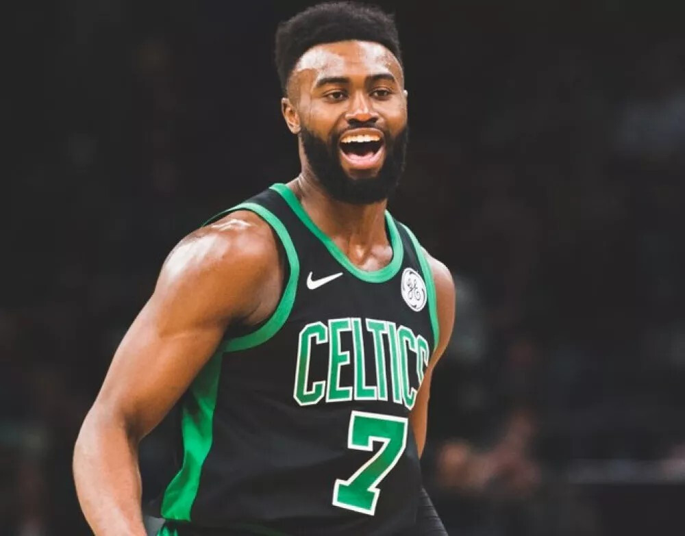 中国澳门球员：澳门联赛球员平均每场收入约445-890元人民币