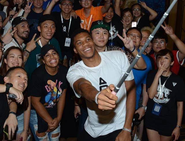 伟大的3-2！日本史诗级胜利：0-2落后逆转巴西，为这一刻等了30年