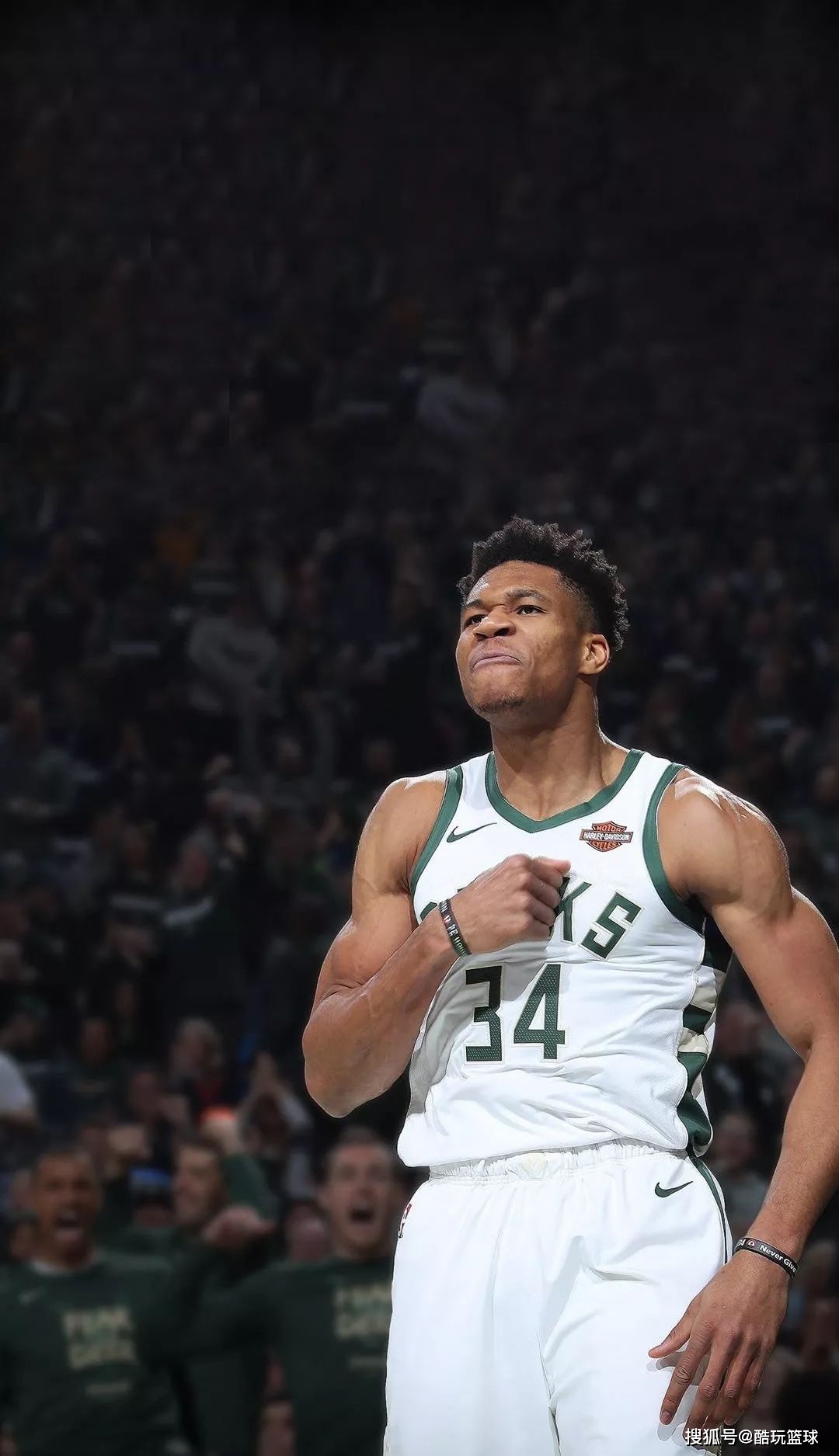 杜篮特篮下强打稳定胜局