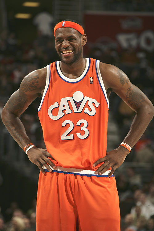 媒体人：李贤重几乎以一己之力摧毁中国男篮的外线防守