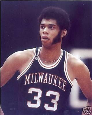 迈阿密国际与温哥华白浪总决赛上演梅西vs穆勒之战，双方实力强劲，看点十足，引发广泛关注。