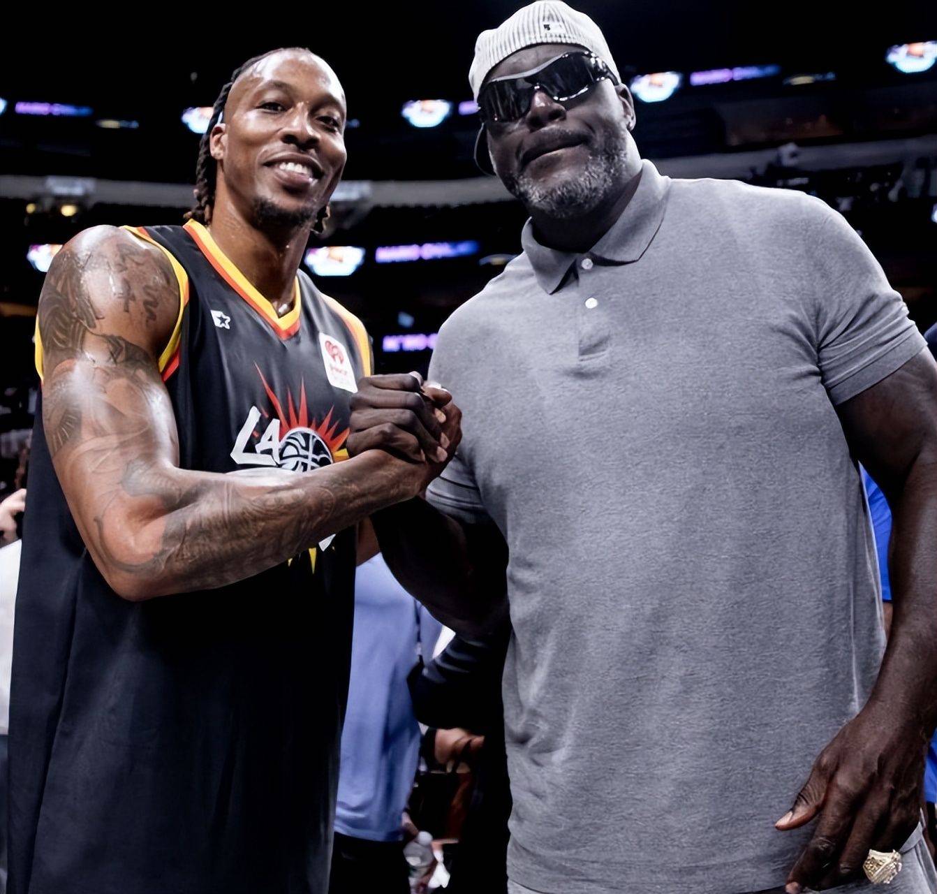 若塔曾为两队效力过，波尔图vs马竞赛前致敬若塔兄弟