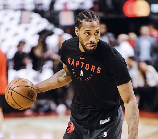 C罗：国家队没有谁是不可撼动的；球迷嘘我会帮我队友减轻压力