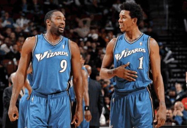 “这才是真正的足球”，特朗普提议给美式橄榄球改名