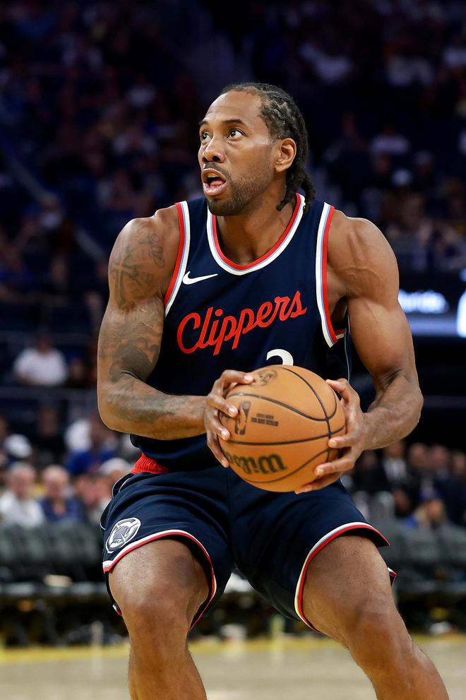 开局平推！佩雷拉1分20秒TKO安卡拉耶夫，重夺轻重量级世界冠军