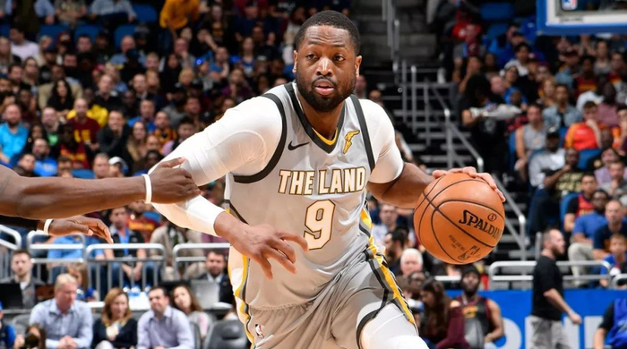 球迷看得手心冒汗